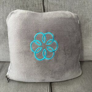Apple Mindful challenge two-tone fleece blanket in grey